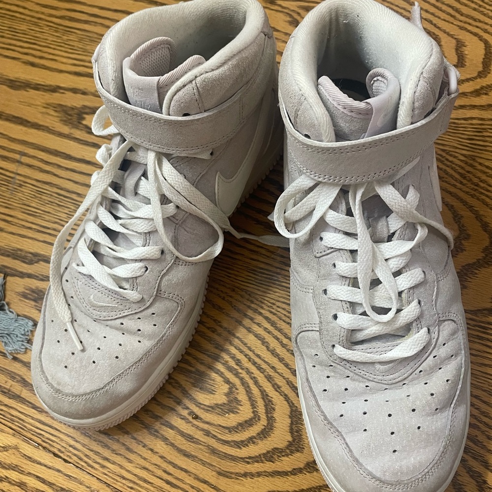 Men’s Nike Air Hightops light pink